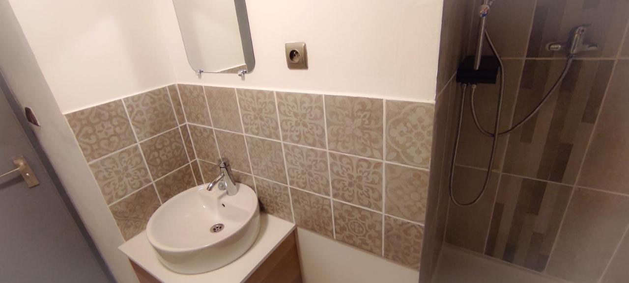 Studio 26M2 Centre Ville Renove Avec Parking Prive 라그랑모트 외부 사진